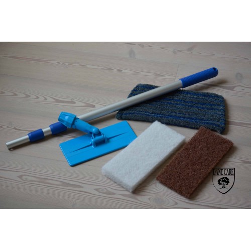 Kit Saving: DC176 Doodlebug lye and oil applicator (doodlebug, its handle, white pad, beige pad and a scrub mop head) (DC)